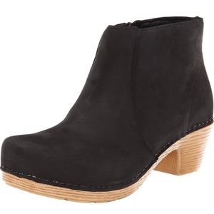 Slightly used dansko clogs still in great shape!